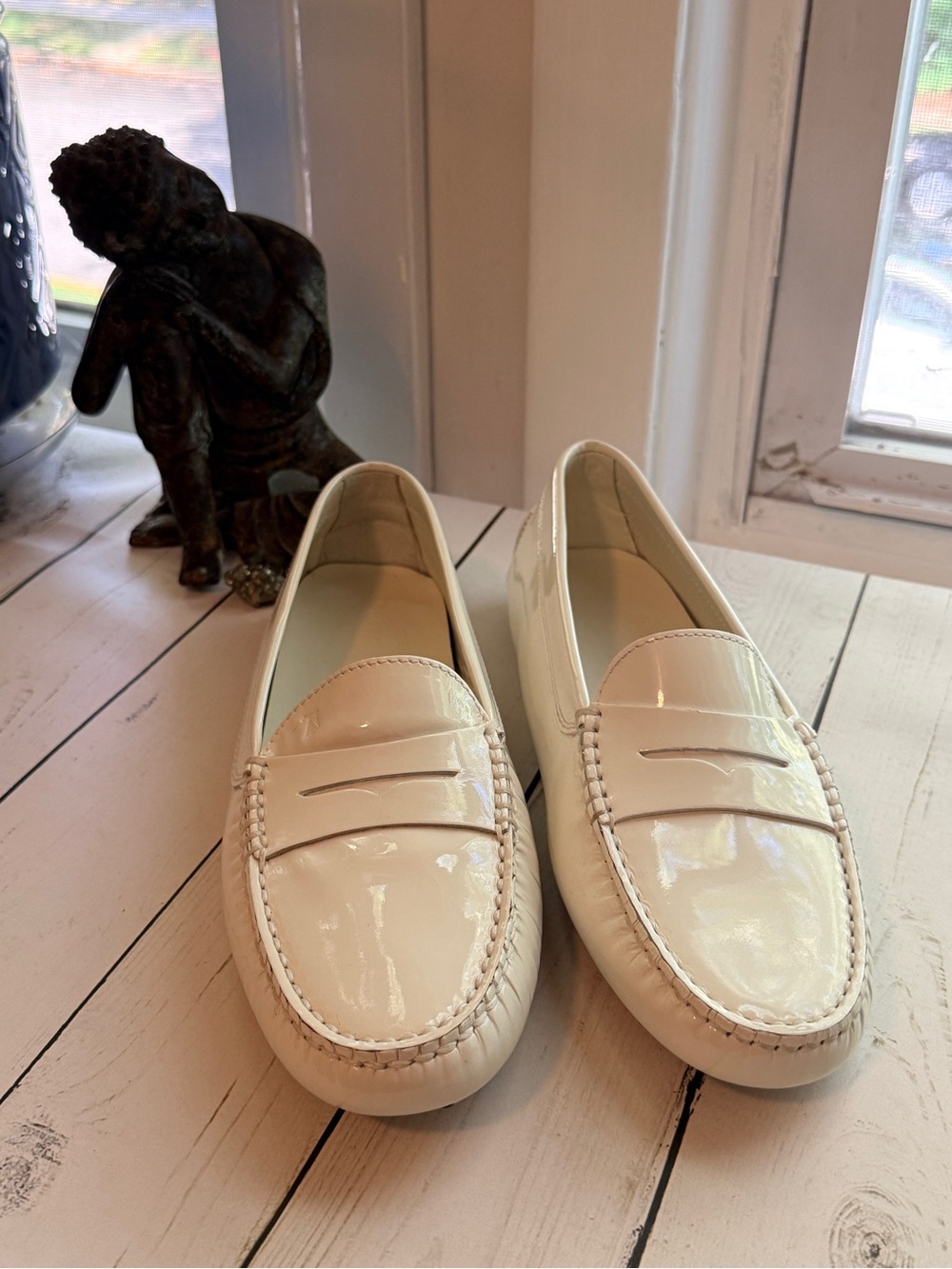 Tod's | City Gommino White Patent Leather Loafers - Picture 2 of 14